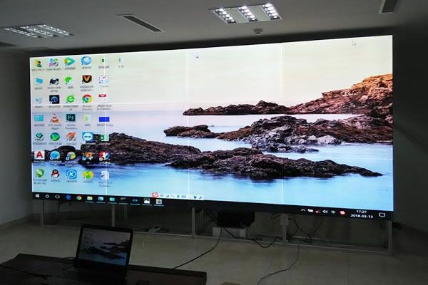 現(xiàn)代會(huì)議室使用0.88mm拼接屏好還是LED顯示屏好？