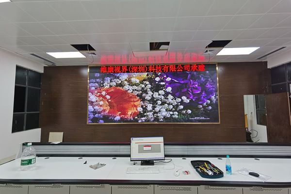 一套常見的室內(nèi)LED顯示屏系統(tǒng)包括哪些設(shè)備？
