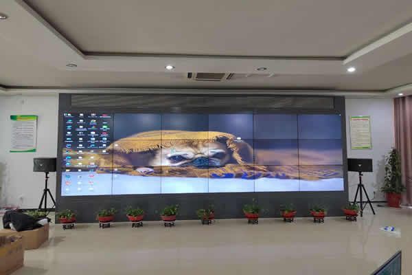 一塊55寸液晶拼接屏大概多錢(qián)，由哪些因素決定？