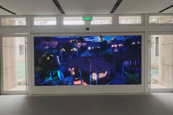 酒店使用LED顯示屏好，還是液晶拼接屏好？