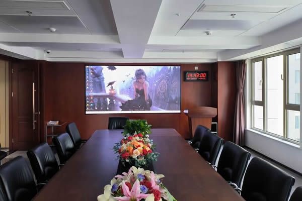 學校會議室大屏使用投影機好，還是LED顯示屏好？
