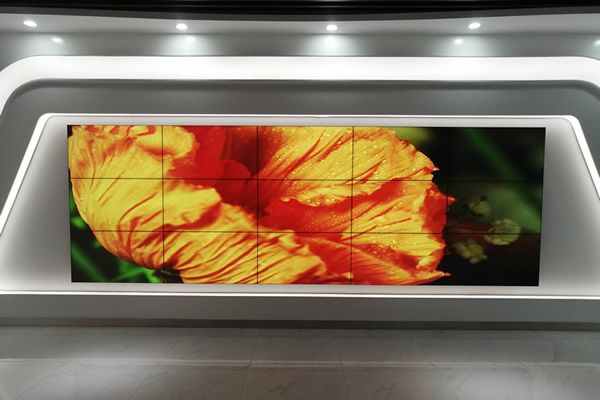 網(wǎng)絡(luò)直播間背景墻用液晶拼接屏好，還是LED顯示屏好？